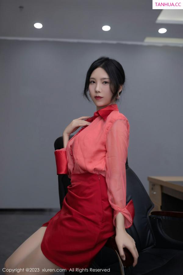 陈若依 抖娘利世 [XiuRen]高清写真图 2023.01.30 No.6189 利世 短裙美腿第2张图片